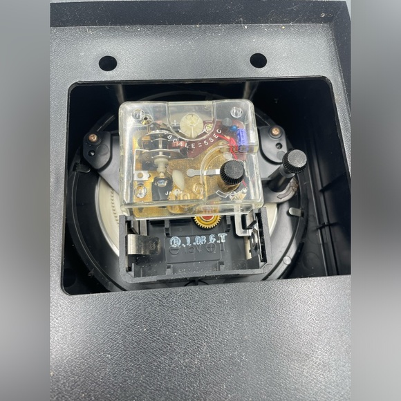 Vintage Howard Miller World Clock Time Clock 7RW001 Model 4626. - Picture 3 of 7